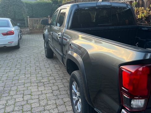 Used 2019 Toyota Tacoma SR5 image 2