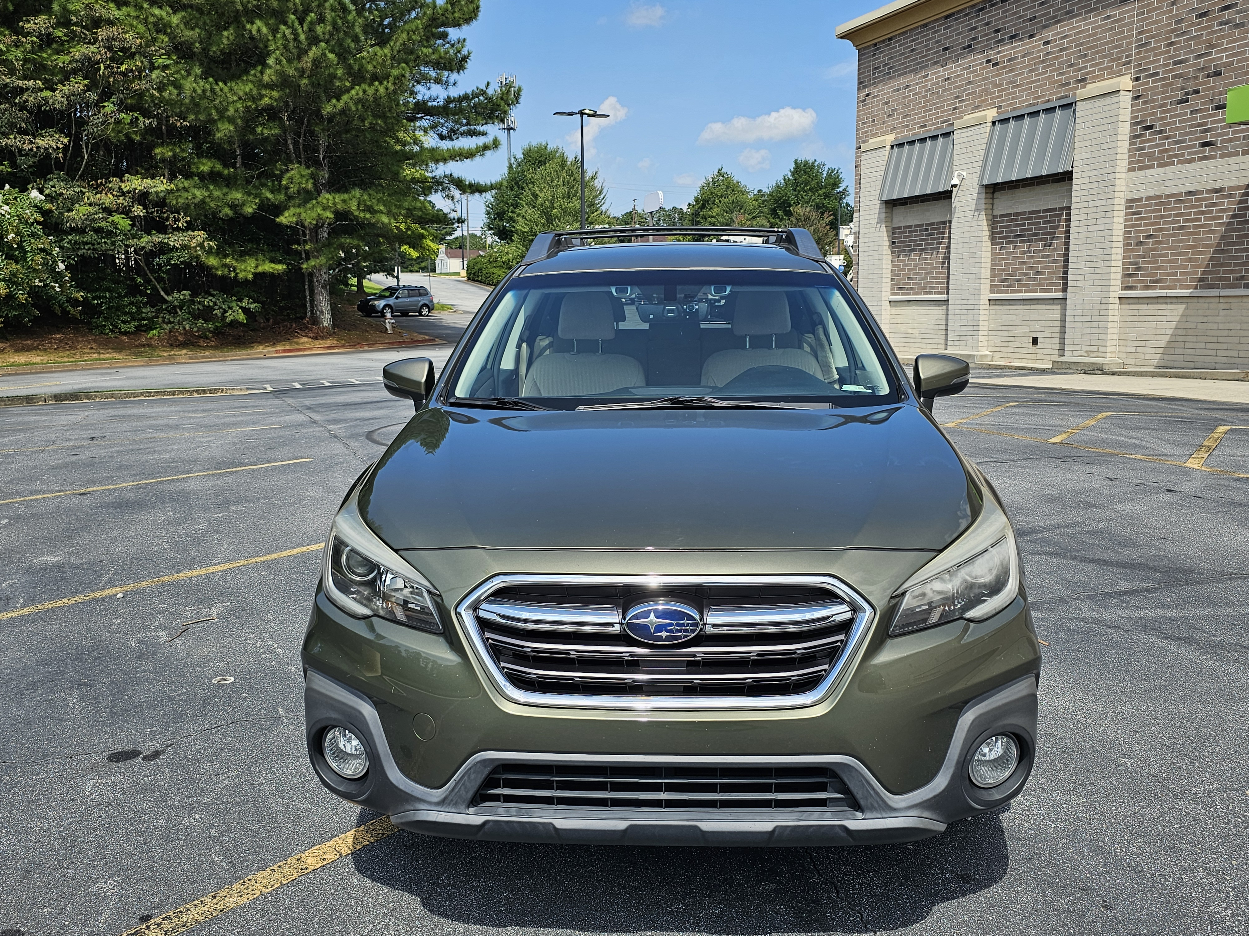 Used 2018 Subaru Outback 2.5i Premium AWD/4WD image 2