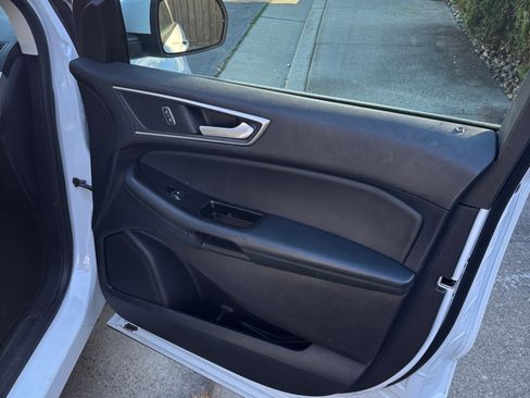 Used 2020 Ford Edge SEL image 4