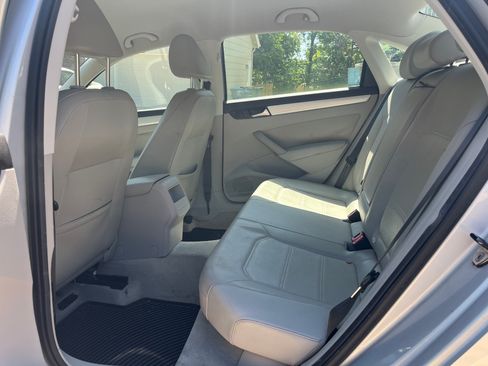 Used 2012 Volkswagen Passat 2.5 SE FWD image 9