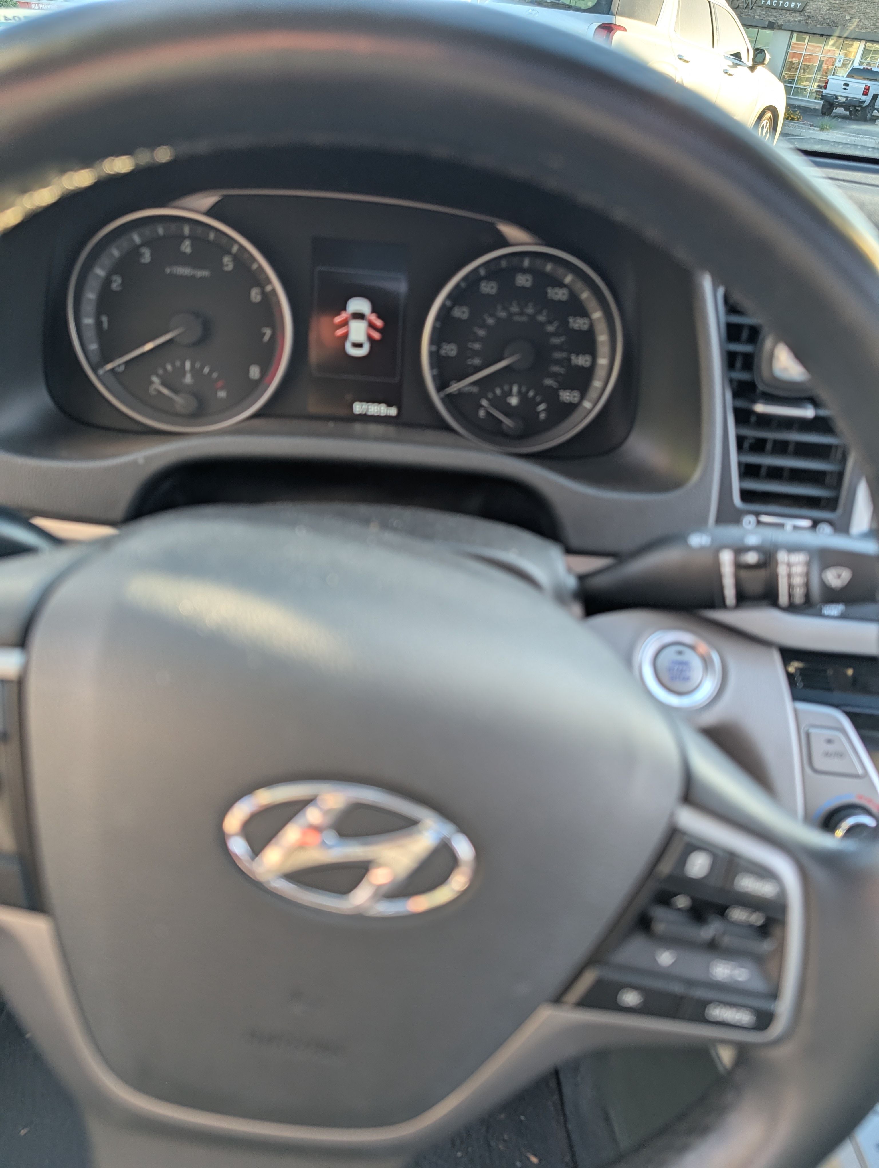 Used 2017 Hyundai Elantra Limited w/ Limited Tech Package 04 FWD image 4