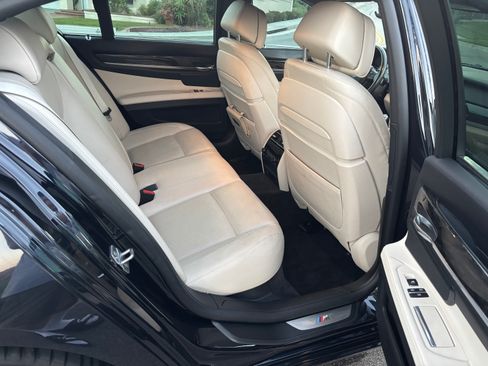 Used 2013 BMW 750i RWD image 15
