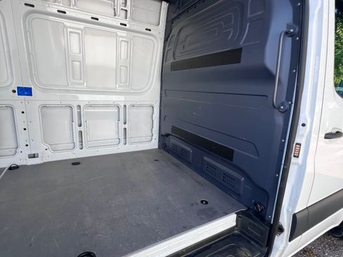 Used 2021 Mercedes-Benz Sprinter 2500 image 14