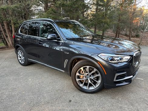 Used 2023 BMW X5 xDrive45e w/ Executive Package image 2