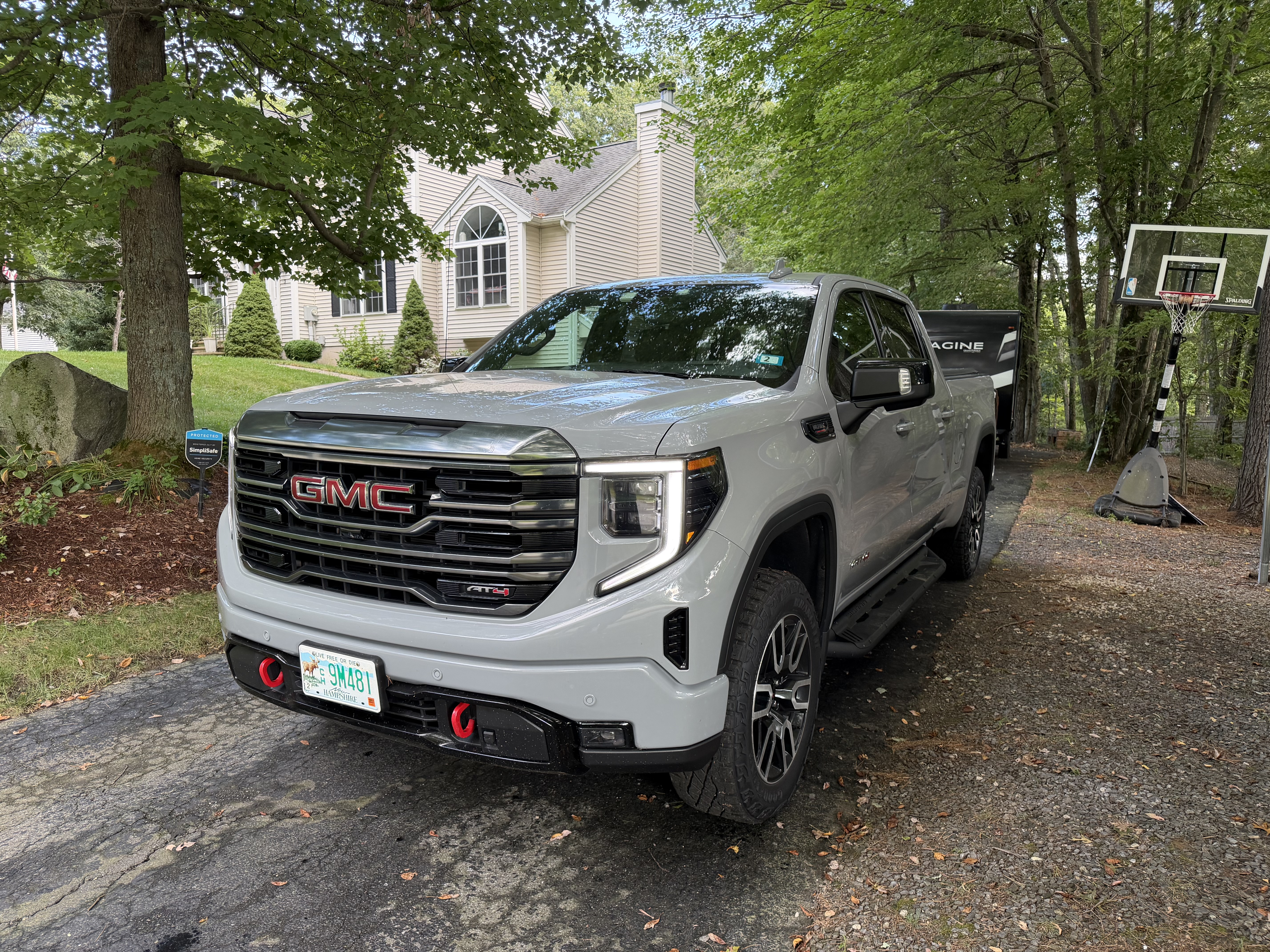 Used 2024 GMC Sierra 1500 AT4 w/ Technology Package AWD/4WD image 1