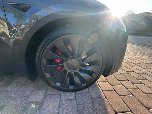 Used 2023 Tesla Model Y Performance image 10