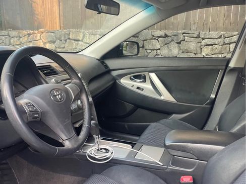 Used 2010 Toyota Camry SE FWD image 7