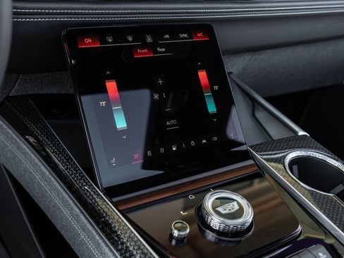 Used 2025 Cadillac Escalade V w/ LPO, ONYX Package image 28