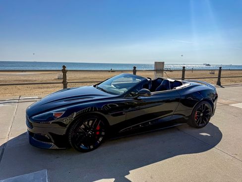 Used 2015 Aston Martin Vanquish Volante image 11