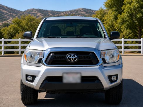Used 2012 Toyota Tacoma PreRunner w/ TRD Off-Road Pkg RWD image 4