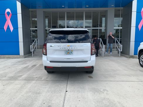 Used 2023 Chevrolet Suburban LT image 5