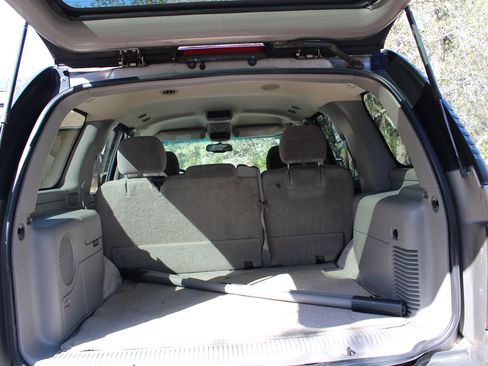 Used 2003 Chevrolet Tahoe LS image 12