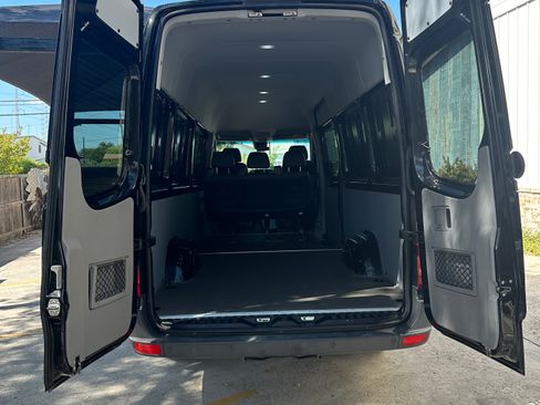 Used 2016 Mercedes-Benz Sprinter 2500 image 9