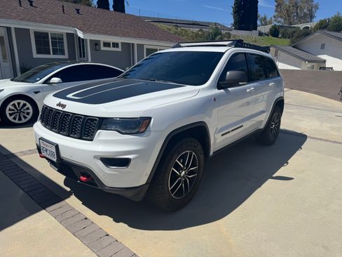 Used 2018 Jeep Grand Cherokee Trailhawk w/ Trailhawk Luxury Group AWD/4WD image 5
