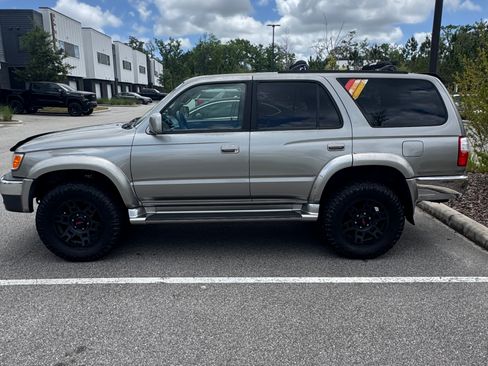 Used 2001 Toyota 4Runner SR5 AWD/4WD image 5