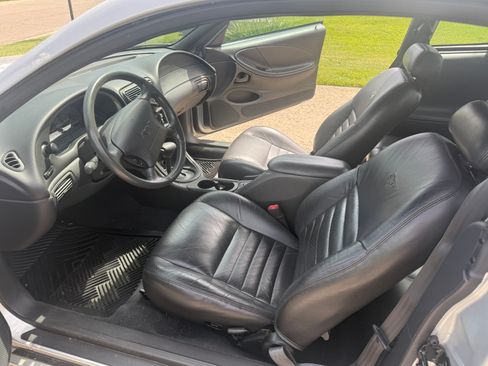Used 2000 Ford Mustang GT RWD image 9