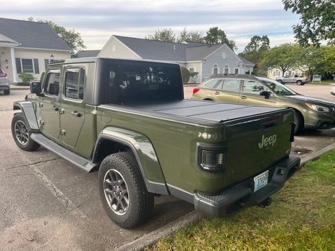 Used 2023 Jeep Gladiator Overland w/ Popular Equipment Package AWD/4WD image 6