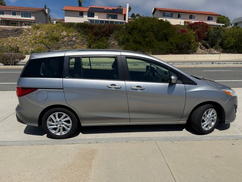 Used 2012 MAZDA MAZDA5 Sport image 6