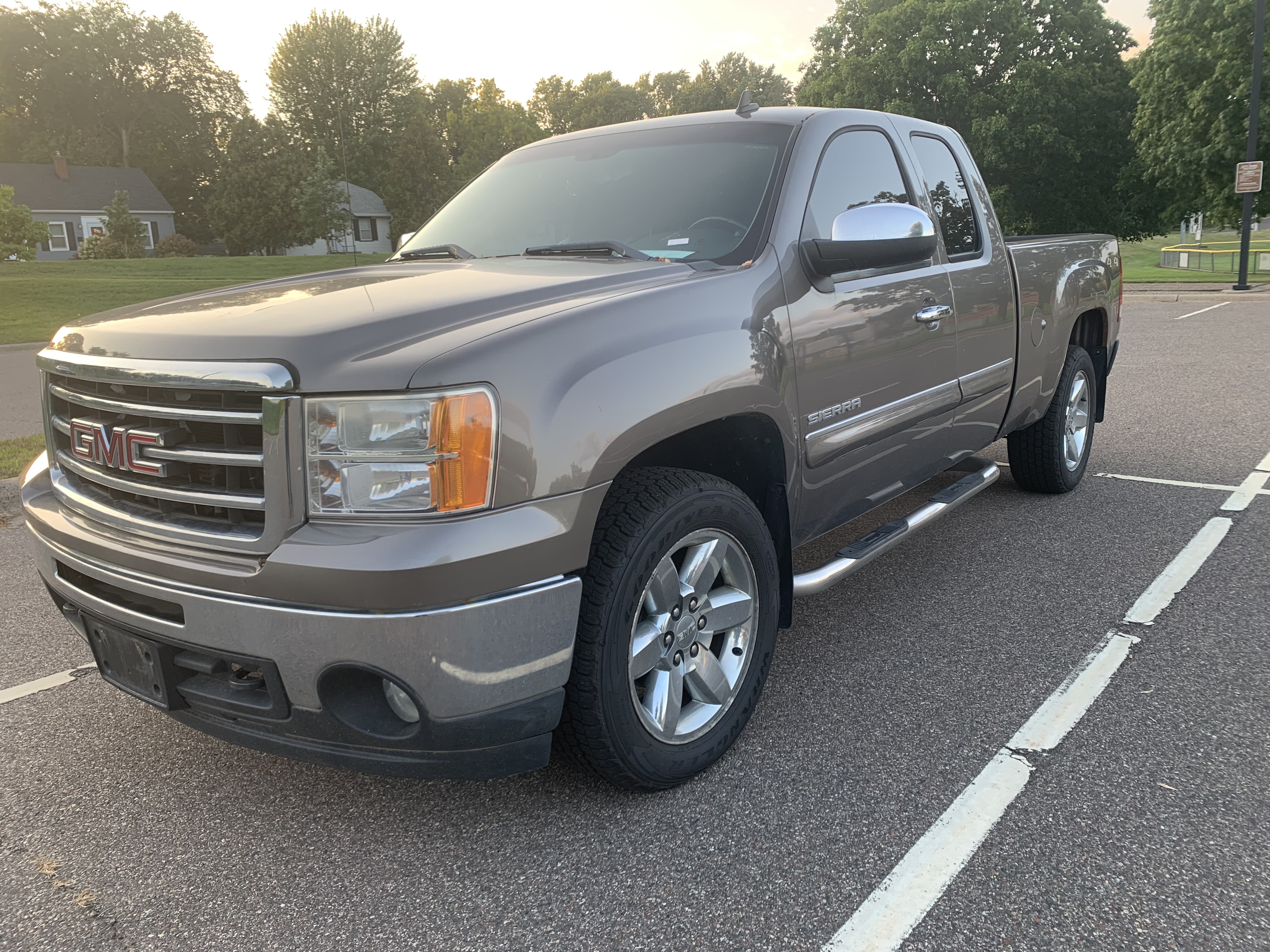 Used 2012 GMC Sierra 1500 SLE AWD/4WD image 1