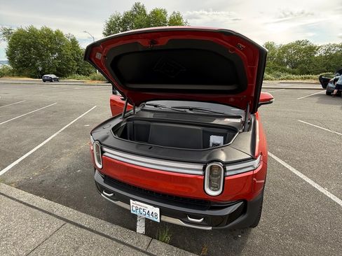 Used 2025 Rivian R1S Adventure AWD/4WD image 6