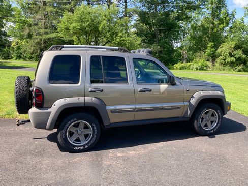 Used 2005 Jeep Liberty Renegade image 5