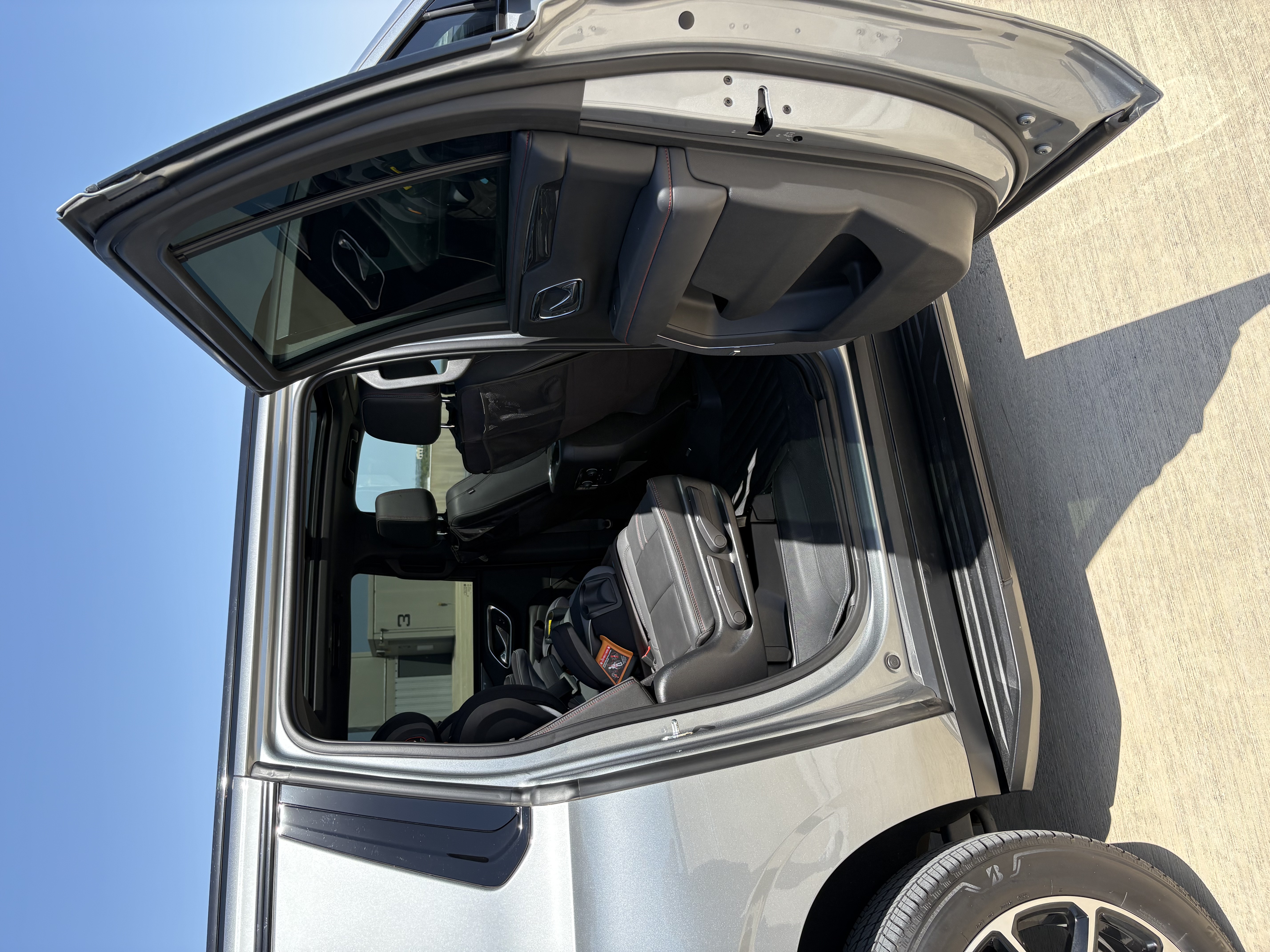 Used 2023 Chevrolet Suburban RST w/ Sport Performance Package AWD/4WD image 24