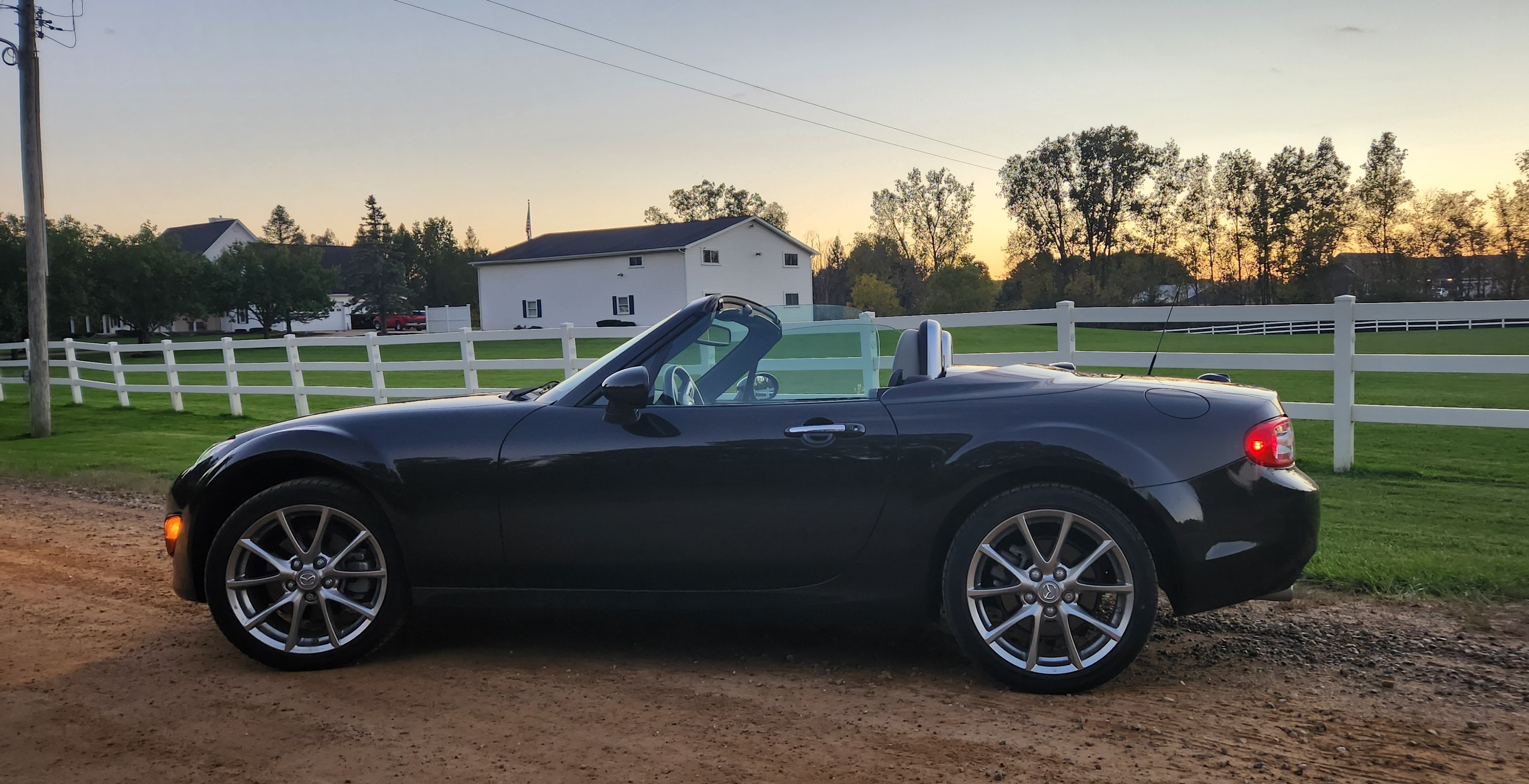 Used 2011 MAZDA MX-5 Miata Grand Touring RWD image 12