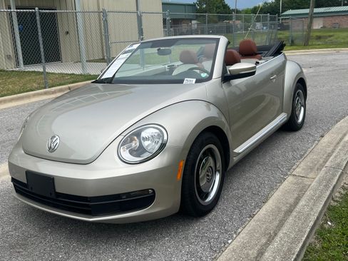 Used 2015 Volkswagen Beetle 1.8T FWD image 4