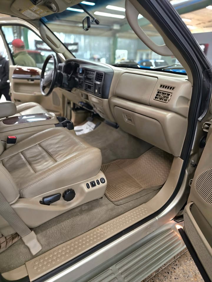 Used 2005 Ford Excursion Limited AWD/4WD image 9