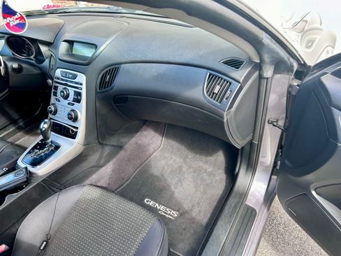 Used 2010 Hyundai Genesis 2.0T RWD image 8