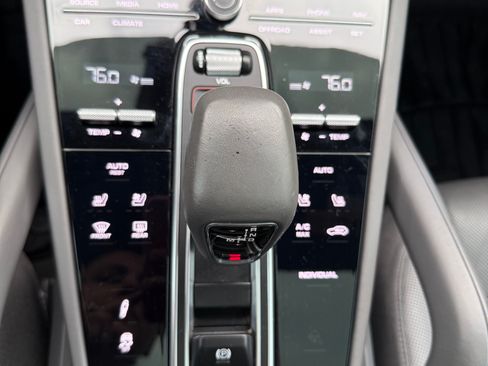 Used 2022 Porsche Cayenne E-Hybrid image 6