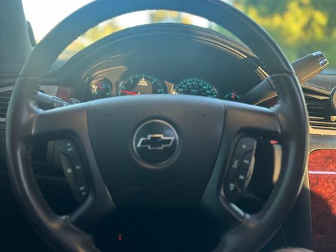 Used 2010 Chevrolet Avalanche LTZ image 5