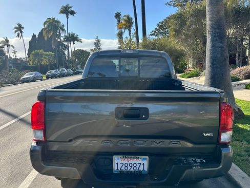 Used 2016 Toyota Tacoma TRD Sport image 4