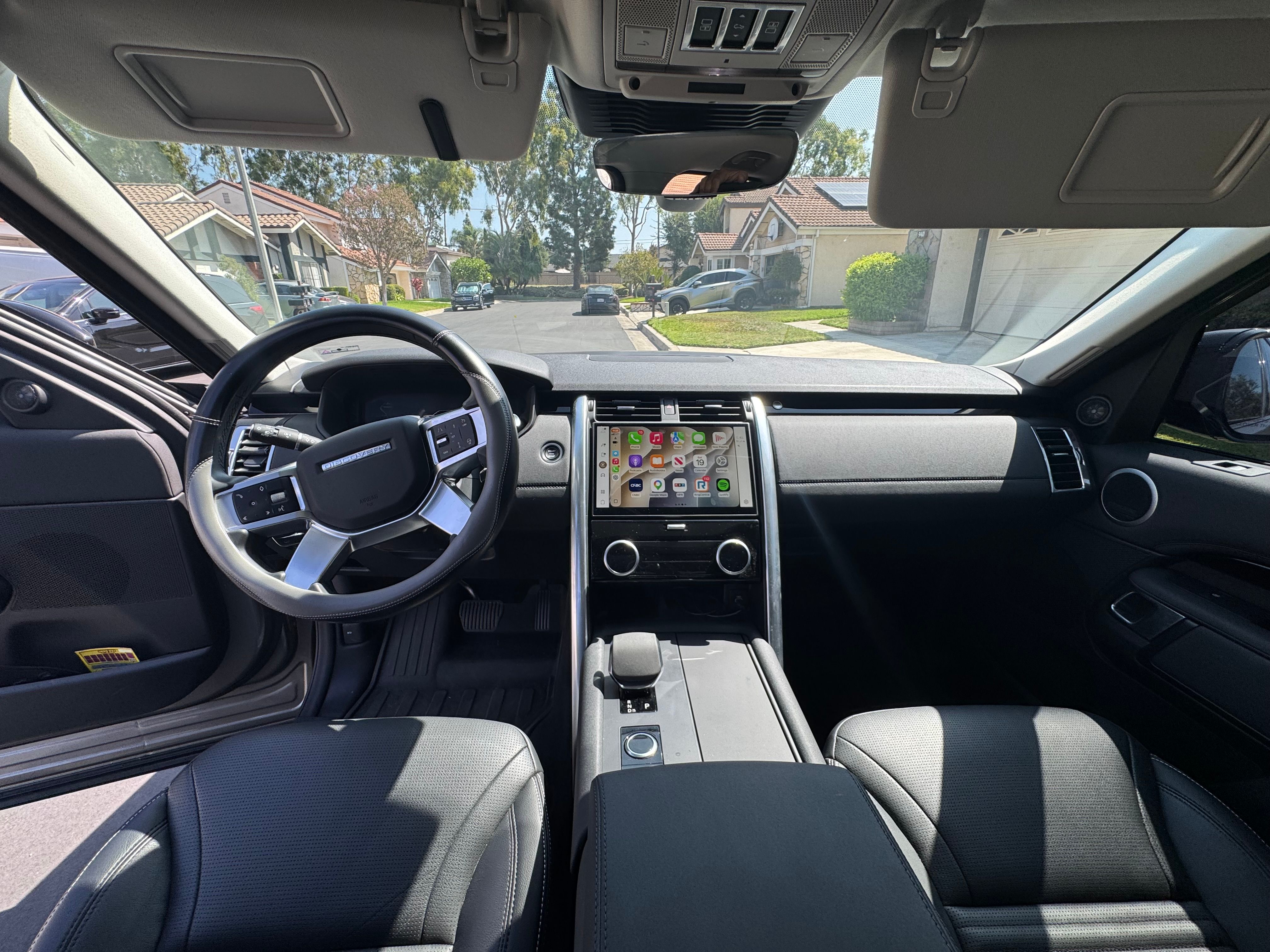 Used 2024 Land Rover Discovery S AWD/4WD image 11