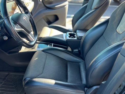 Used 2018 Tesla Model X 75D image 8