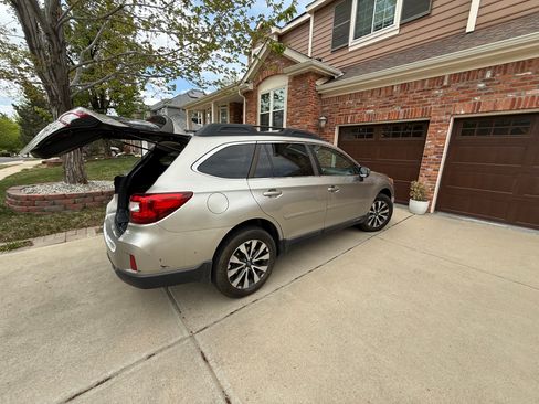 Used 2015 Subaru Outback 3.6R Limited AWD/4WD image 6