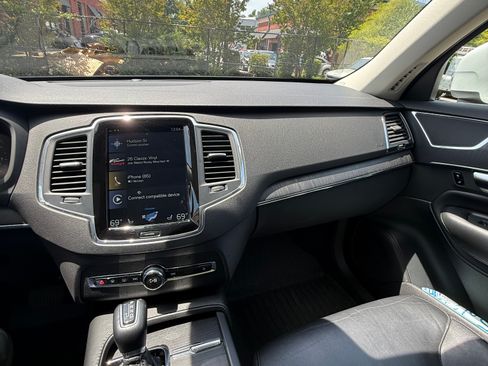 Used 2020 Volvo XC90 T5 Momentum w/ Protection Package Premier AWD/4WD image 7