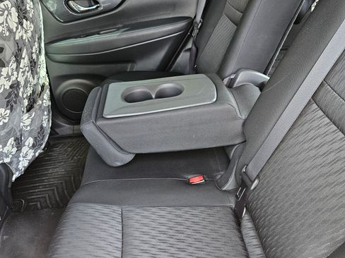 Used 2020 Nissan Rogue SV image 12