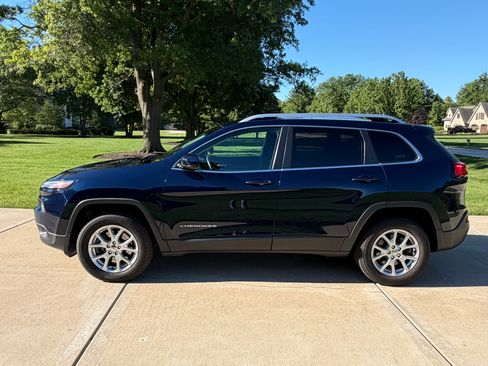 Used 2014 Jeep Cherokee Latitude AWD/4WD image 8