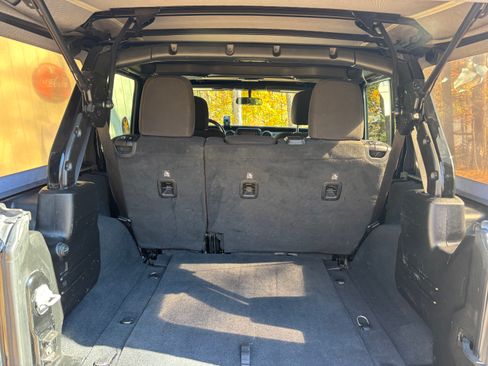 Used 2020 Jeep Wrangler Unlimited Sport S image 12
