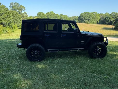 Used 2015 Jeep Wrangler Unlimited Sahara w/ Trailer Tow Group AWD/4WD image 8