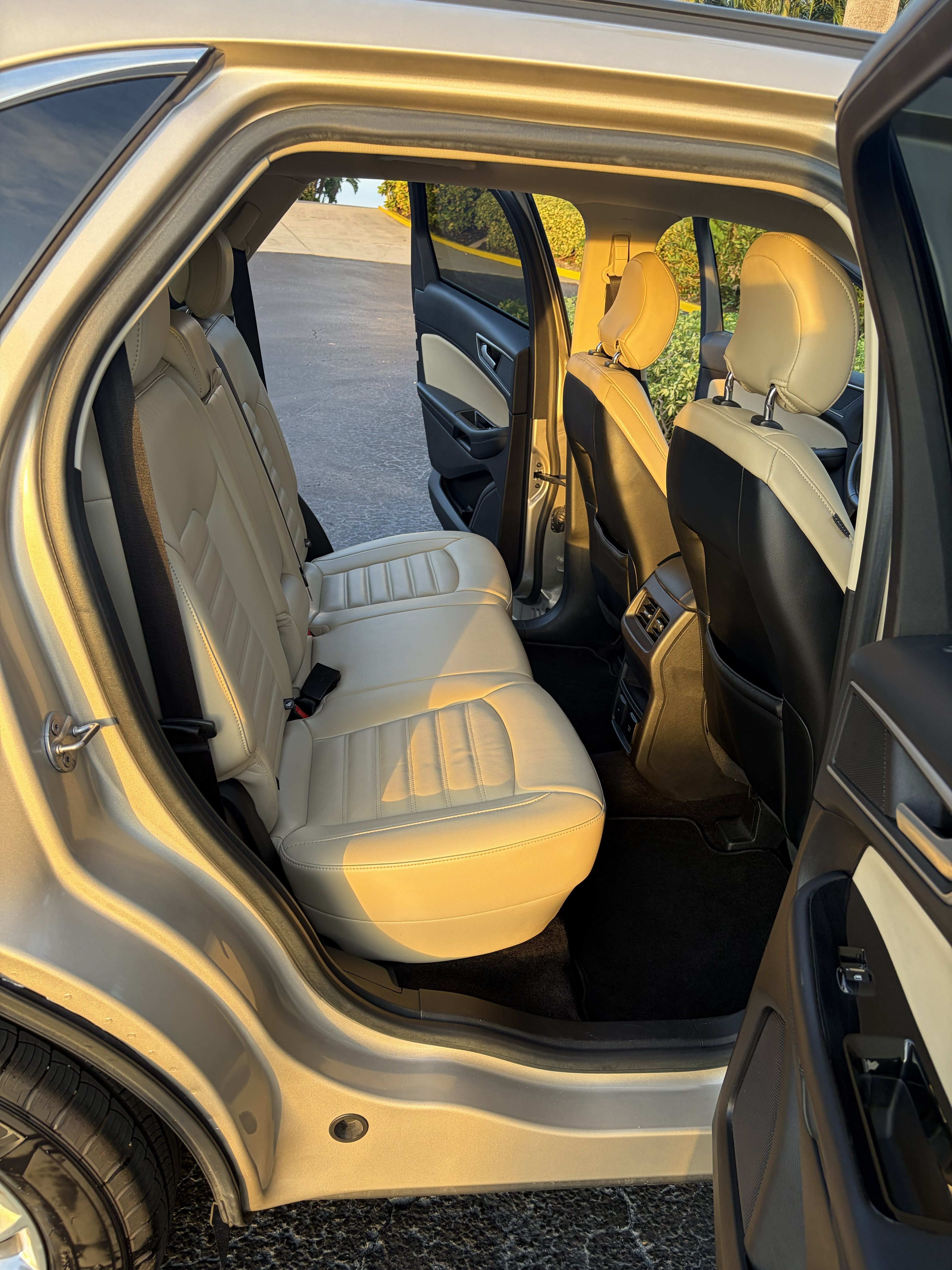 Used 2018 Ford Edge SEL w/ Equipment Group 201A FWD image 15