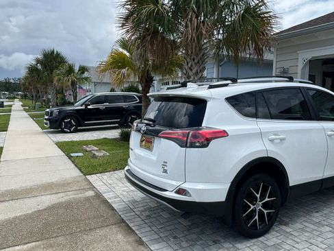 Used 2017 Toyota RAV4 SE AWD/4WD image 6
