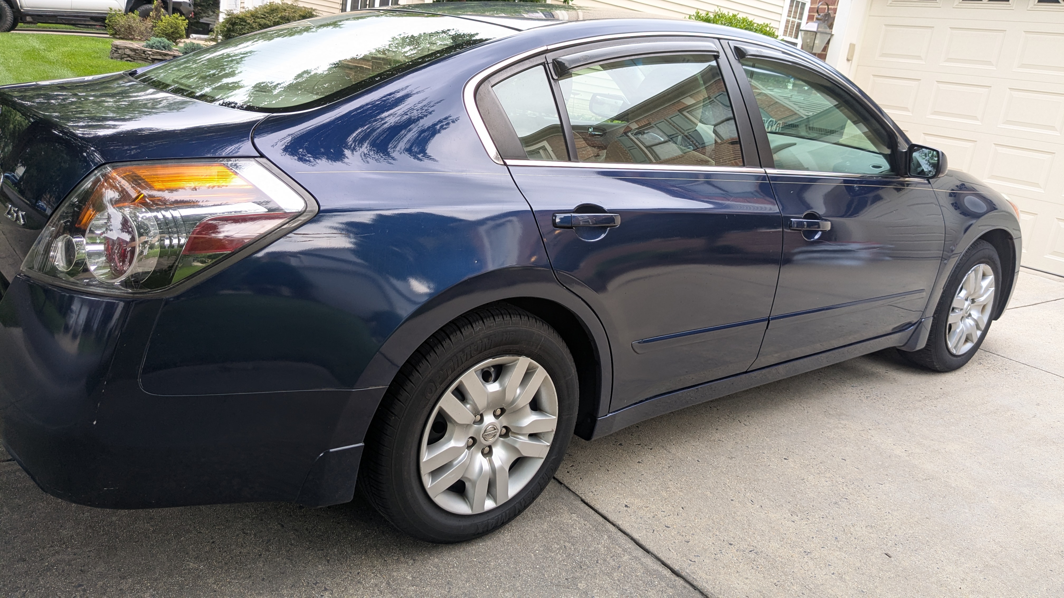 Used 2010 Nissan Altima 2.5 S FWD image 5