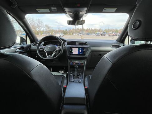 Used 2023 Volkswagen Tiguan SE R-Line image 23