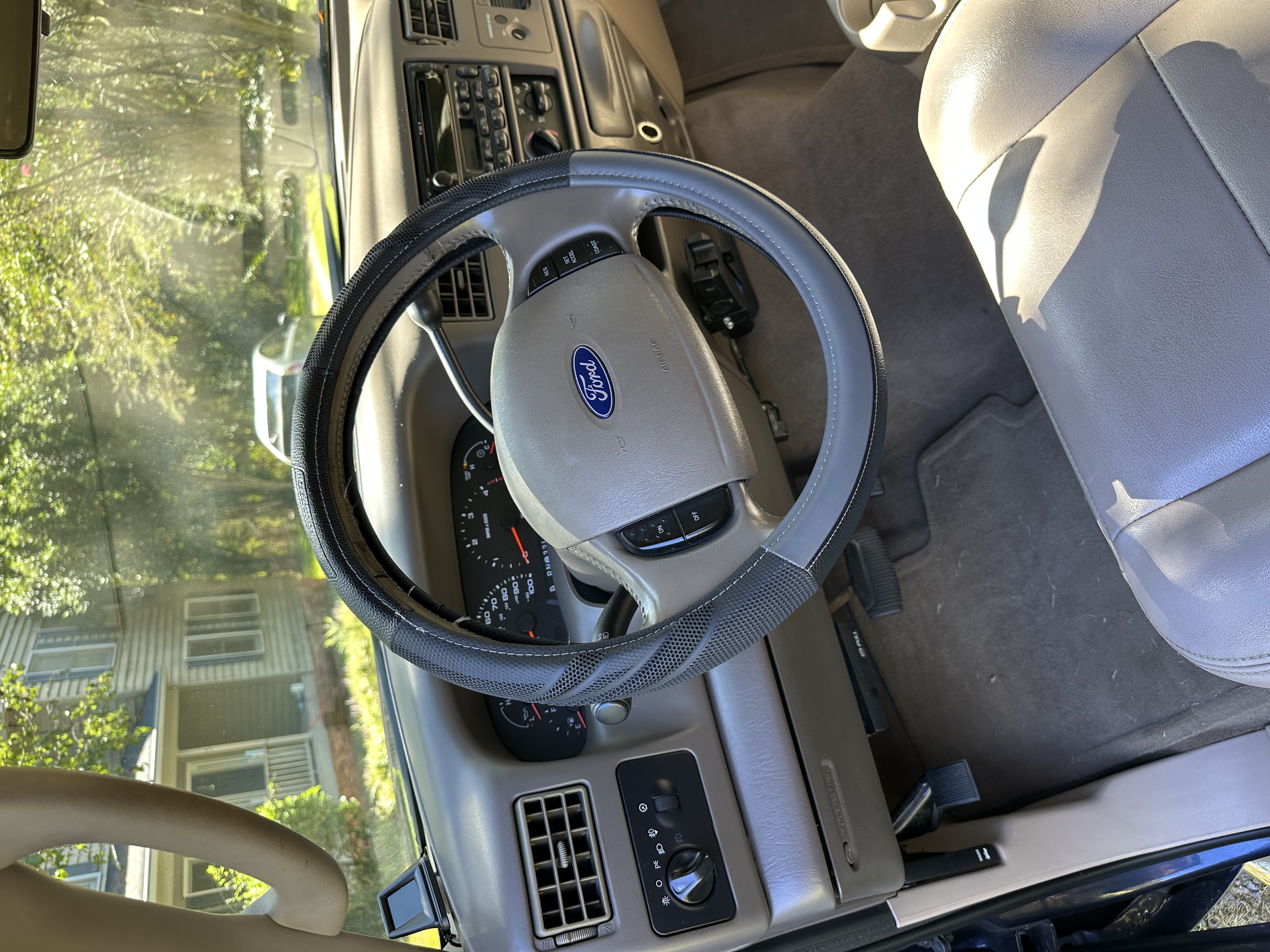 Used 2003 Ford F250 Lariat AWD/4WD image 9