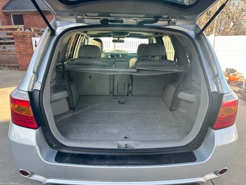 Used 2010 Toyota Highlander SE image 9