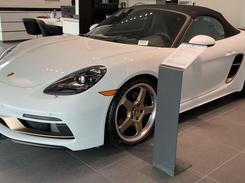 Used 2021 Porsche 718 Boxster image 25