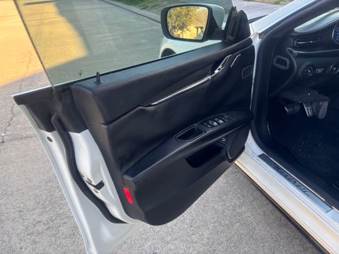 Used 2014 Maserati Quattroporte GTS image 23