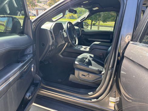 Used 2019 Ford Expedition XLT w/ Equipment Group 202A RWD image 11